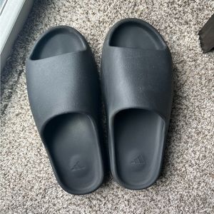 size 9, yeezy slides, black